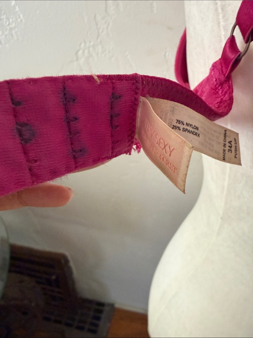 Y2K Victoria's Secret Lace Push-Up Bra in Magenta 34A - Picture 3 of 4